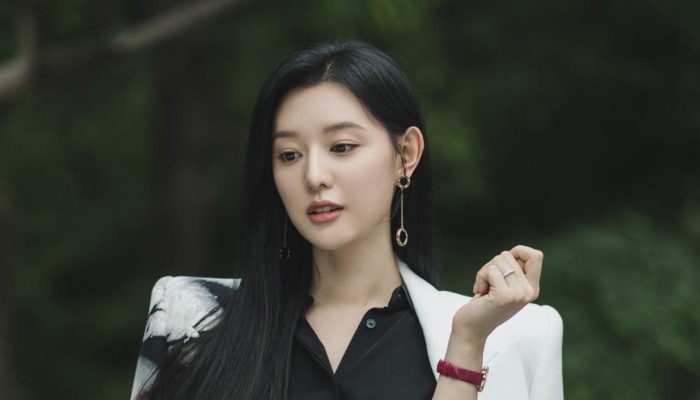 Fakta Unik Kim Ji Won Pemain Queen of Tears yang Disebut-sebut Ambidextrous