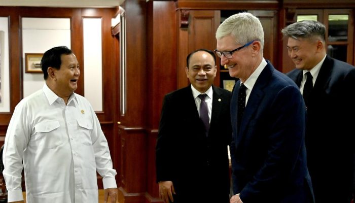 Menkominfo Ungkap Perbincangan CEO Apple Tim Cook dengan Menhan Prabowo, Bahas Apa?