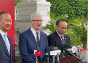 Bos Apple Tim Cook Berkomitmen Tambah Komponen iPhone yang Dibuat di Indonesia